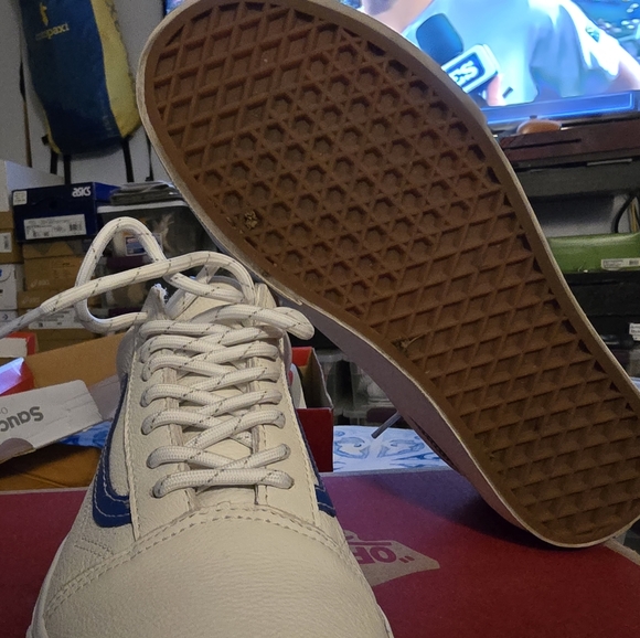 VANS OLD SKOOL, LEATHER TOP SNEAKERS. - Picture 5 of 10